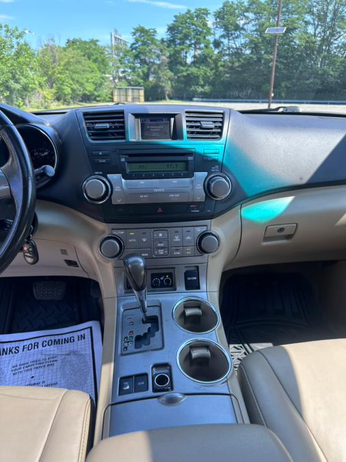 2010 Toyota Highlander 4WD 4dr V6 SE, available for sale in Garfield, New Jersey | Mikes Auto Sales LLC. Garfield, New Jersey 2010 Toyota Highlander 4WD 4dr V6 SE, available for sale in Garfield, New Jersey | Mikes Auto Sales LLC. Garfield, New Jersey