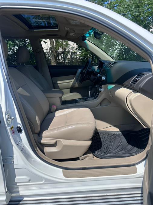 2010 Toyota Highlander 4WD 4dr V6 SE, available for sale in Garfield, New Jersey | Mikes Auto Sales LLC. Garfield, New Jersey 2010 Toyota Highlander 4WD 4dr V6 SE, available for sale in Garfield, New Jersey | Mikes Auto Sales LLC. Garfield, New Jersey