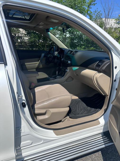2010 Toyota Highlander 4WD 4dr V6 SE, available for sale in Garfield, New Jersey | Mikes Auto Sales LLC. Garfield, New Jersey 2010 Toyota Highlander 4WD 4dr V6 SE, available for sale in Garfield, New Jersey | Mikes Auto Sales LLC. Garfield, New Jersey