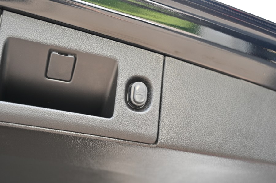 2019 Chevrolet Suburban 4WD 4dr 1500 LT, available for sale in Waterbury, Connecticut | Highline Car Connection. Waterbury, Connecticut 2019 Chevrolet Suburban 4WD 4dr 1500 LT, available for sale in Waterbury, Connecticut | Highline Car Connection. Waterbury, Connecticut