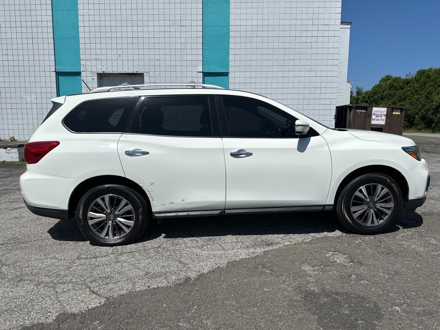 Used 2018 Nissan Pathfinder in Milford, Connecticut | Dealertown Auto Wholesalers. Milford, Connecticut