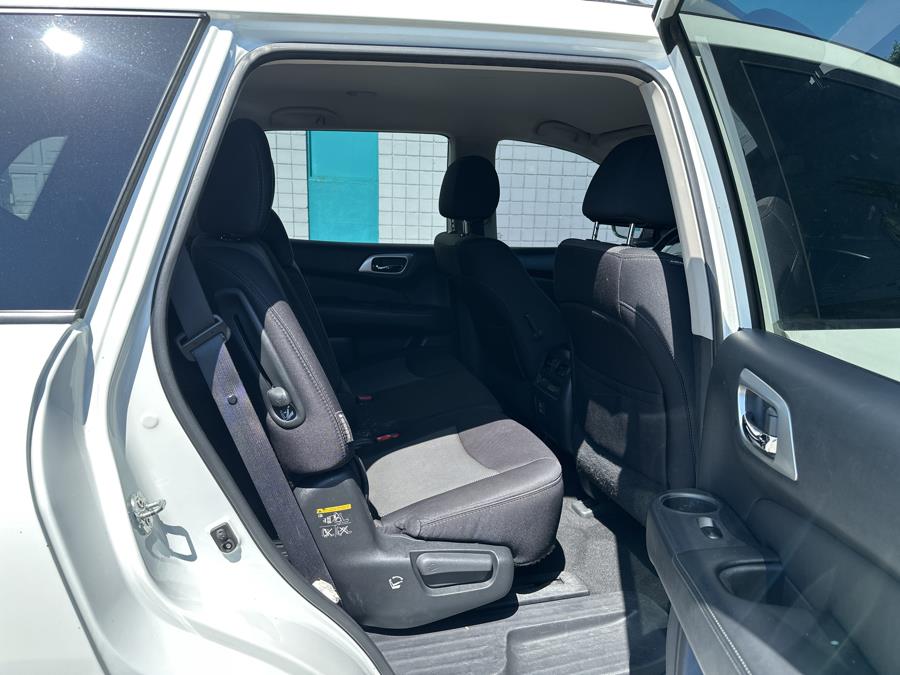 2018 Nissan Pathfinder 4D SV 4WD 3.5L V6, available for sale in Milford, Connecticut | Dealertown Auto Wholesalers. Milford, Connecticut 2018 Nissan Pathfinder 4D SV 4WD 3.5L V6, available for sale in Milford, Connecticut | Dealertown Auto Wholesalers. Milford, Connecticut