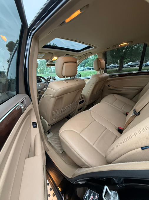 2009 Mercedes-Benz M-Class 4MATIC 4dr 5.5L, available for sale in Springfield, Massachusetts | Auto Globe LLC. Springfield, Massachusetts 2009 Mercedes-Benz M-Class 4MATIC 4dr 5.5L, available for sale in Springfield, Massachusetts | Auto Globe LLC. Springfield, Massachusetts