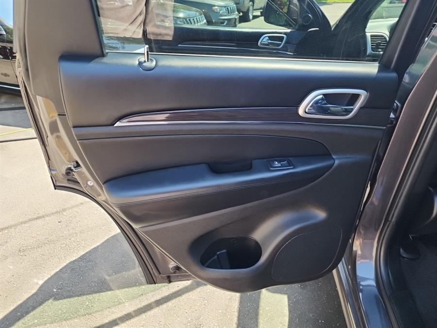 2016 Jeep Grand Cherokee 4WD 4dr High Altitude, available for sale in Islip, New York | L.I. Auto Gallery. Islip, New York 2016 Jeep Grand Cherokee 4WD 4dr High Altitude, available for sale in Islip, New York | L.I. Auto Gallery. Islip, New York