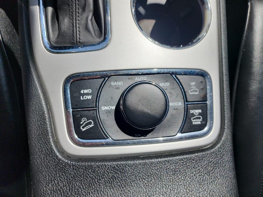 2016 Jeep Grand Cherokee 4WD 4dr High Altitude, available for sale in Islip, New York | L.I. Auto Gallery. Islip, New York 2016 Jeep Grand Cherokee 4WD 4dr High Altitude, available for sale in Islip, New York | L.I. Auto Gallery. Islip, New York