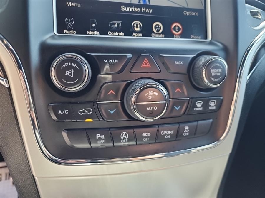 2016 Jeep Grand Cherokee 4WD 4dr High Altitude, available for sale in Islip, New York | L.I. Auto Gallery. Islip, New York 2016 Jeep Grand Cherokee 4WD 4dr High Altitude, available for sale in Islip, New York | L.I. Auto Gallery. Islip, New York