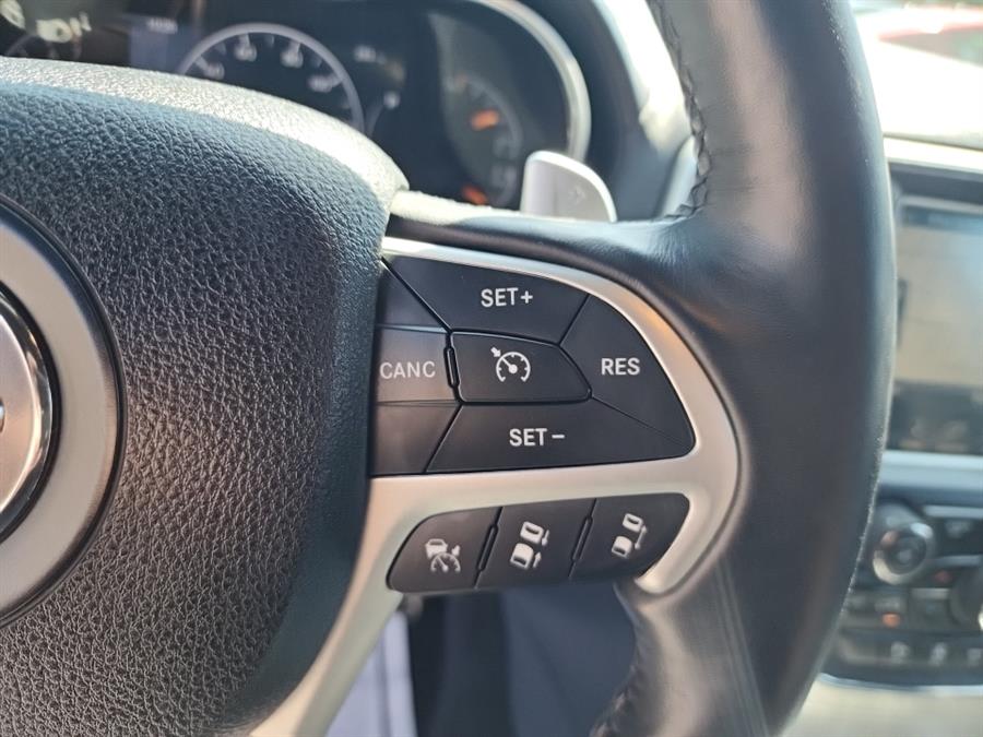 2016 Jeep Grand Cherokee 4WD 4dr High Altitude, available for sale in Islip, New York | L.I. Auto Gallery. Islip, New York 2016 Jeep Grand Cherokee 4WD 4dr High Altitude, available for sale in Islip, New York | L.I. Auto Gallery. Islip, New York