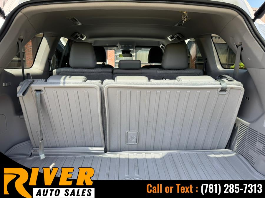 2017 Toyota Highlander LE Plus V6 AWD (Natl), available for sale in Malden, Massachusetts | River Auto Sales. Malden, Massachusetts 2017 Toyota Highlander LE Plus V6 AWD (Natl), available for sale in Malden, Massachusetts | River Auto Sales. Malden, Massachusetts