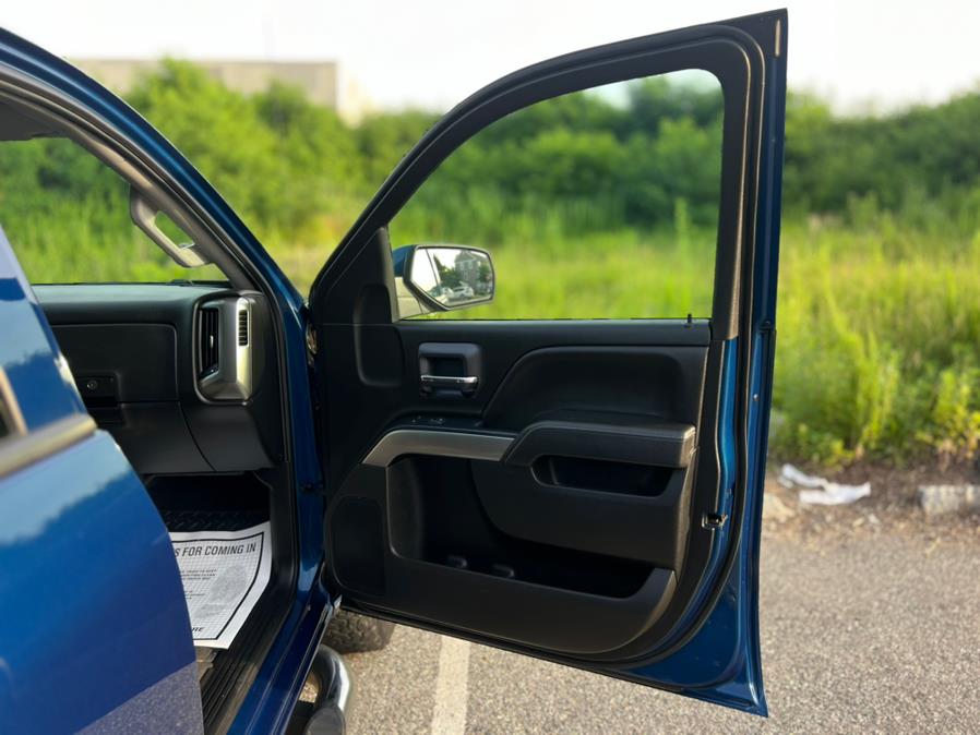 2019 Chevrolet Silverado 1500 LD 4WD Double Cab LT w/1LT, available for sale in Paterson, New Jersey | Speedway Motors LLC. Paterson, New Jersey 2019 Chevrolet Silverado 1500 LD 4WD Double Cab LT w/1LT, available for sale in Paterson, New Jersey | Speedway Motors LLC. Paterson, New Jersey
