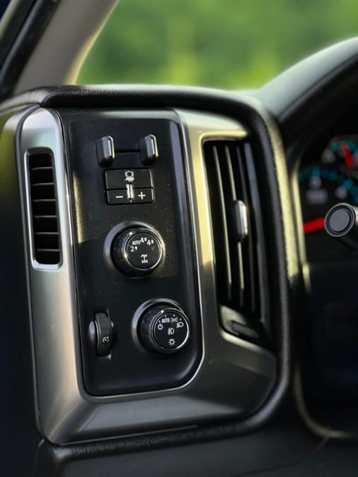 2019 Chevrolet Silverado 1500 LD 4WD Double Cab LT w/1LT, available for sale in Paterson, New Jersey | Speedway Motors LLC. Paterson, New Jersey 2019 Chevrolet Silverado 1500 LD 4WD Double Cab LT w/1LT, available for sale in Paterson, New Jersey | Speedway Motors LLC. Paterson, New Jersey