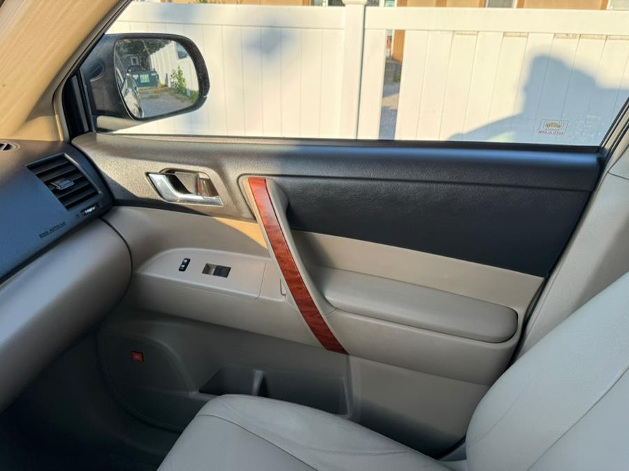 2008 Toyota Highlander 4WD 4dr Limited (Natl), available for sale in Copiague, New York | Great Buy Auto Sales. Copiague, New York 2008 Toyota Highlander 4WD 4dr Limited (Natl), available for sale in Copiague, New York | Great Buy Auto Sales. Copiague, New York