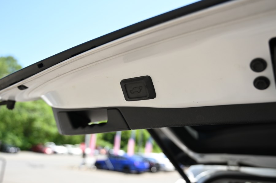 2019 Toyota RAV4 XLE AWD, available for sale in Waterbury, Connecticut | Highline Car Connection. Waterbury, Connecticut 2019 Toyota RAV4 XLE AWD, available for sale in Waterbury, Connecticut | Highline Car Connection. Waterbury, Connecticut