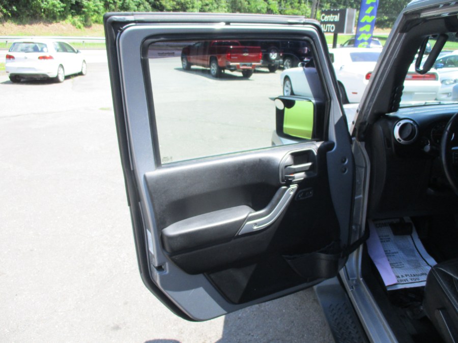 2013 Jeep Wrangler Unlimited 4WD 4dr Sahara, available for sale in Meriden, Connecticut | Cos Central Auto. Meriden, Connecticut 2013 Jeep Wrangler Unlimited 4WD 4dr Sahara, available for sale in Meriden, Connecticut | Cos Central Auto. Meriden, Connecticut