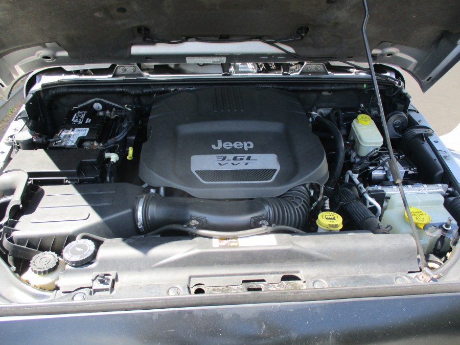 2013 Jeep Wrangler Unlimited 4WD 4dr Sahara, available for sale in Meriden, Connecticut | Cos Central Auto. Meriden, Connecticut 2013 Jeep Wrangler Unlimited 4WD 4dr Sahara, available for sale in Meriden, Connecticut | Cos Central Auto. Meriden, Connecticut