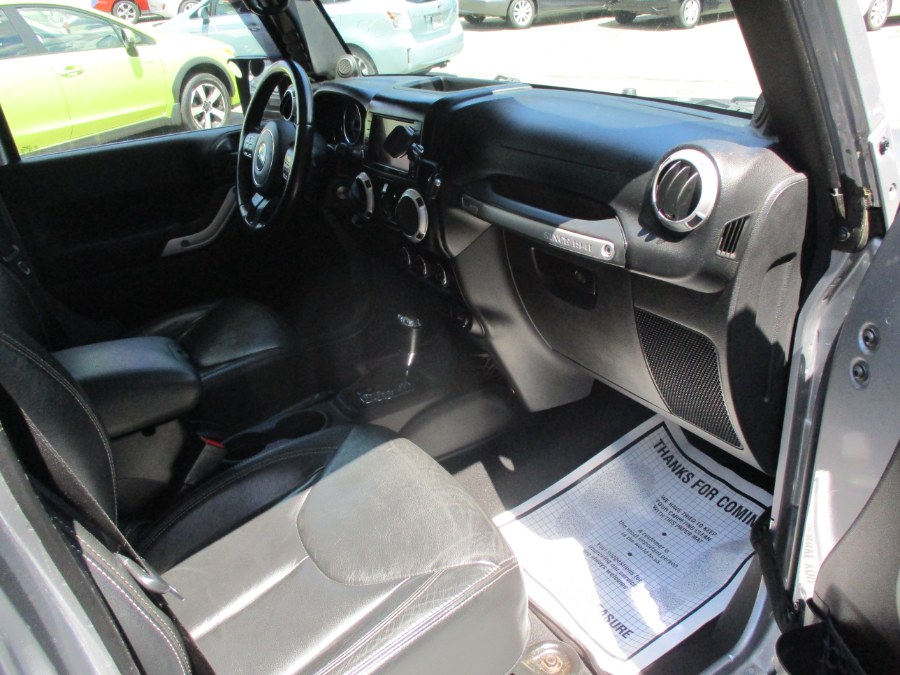2013 Jeep Wrangler Unlimited 4WD 4dr Sahara, available for sale in Meriden, Connecticut | Cos Central Auto. Meriden, Connecticut 2013 Jeep Wrangler Unlimited 4WD 4dr Sahara, available for sale in Meriden, Connecticut | Cos Central Auto. Meriden, Connecticut
