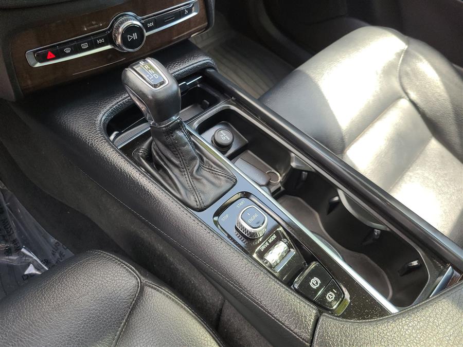 2016 Volvo XC90 AWD 4dr T6 Momentum, available for sale in Canton, Connecticut | Lava Motors. Canton, Connecticut 2016 Volvo XC90 AWD 4dr T6 Momentum, available for sale in Canton, Connecticut | Lava Motors. Canton, Connecticut