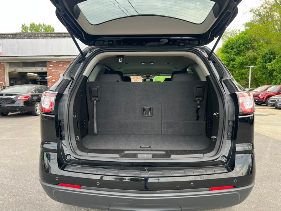 2016 Chevrolet Traverse AWD 4dr LT w/1LT, available for sale in Swansea, Massachusetts | Gas On The Run. Swansea, Massachusetts 2016 Chevrolet Traverse AWD 4dr LT w/1LT, available for sale in Swansea, Massachusetts | Gas On The Run. Swansea, Massachusetts