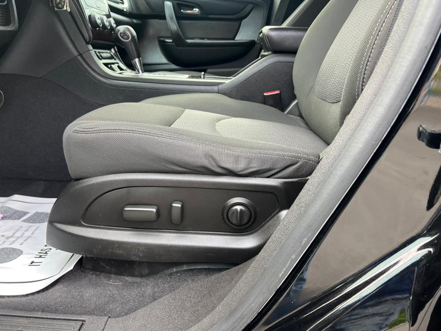 2016 Chevrolet Traverse AWD 4dr LT w/1LT, available for sale in Swansea, Massachusetts | Gas On The Run. Swansea, Massachusetts 2016 Chevrolet Traverse AWD 4dr LT w/1LT, available for sale in Swansea, Massachusetts | Gas On The Run. Swansea, Massachusetts
