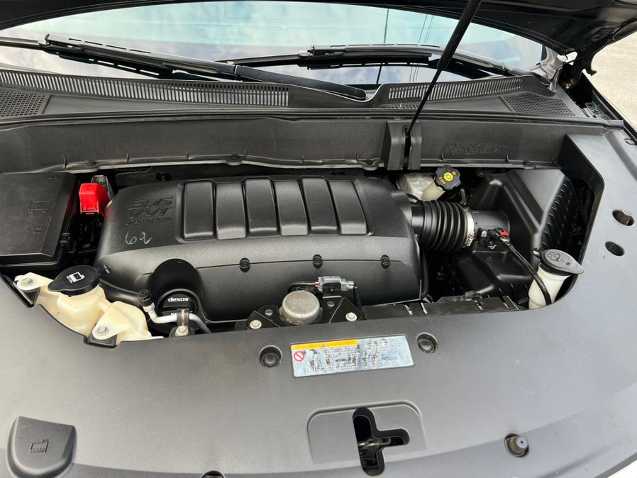2016 Chevrolet Traverse AWD 4dr LT w/1LT, available for sale in Swansea, Massachusetts | Gas On The Run. Swansea, Massachusetts 2016 Chevrolet Traverse AWD 4dr LT w/1LT, available for sale in Swansea, Massachusetts | Gas On The Run. Swansea, Massachusetts