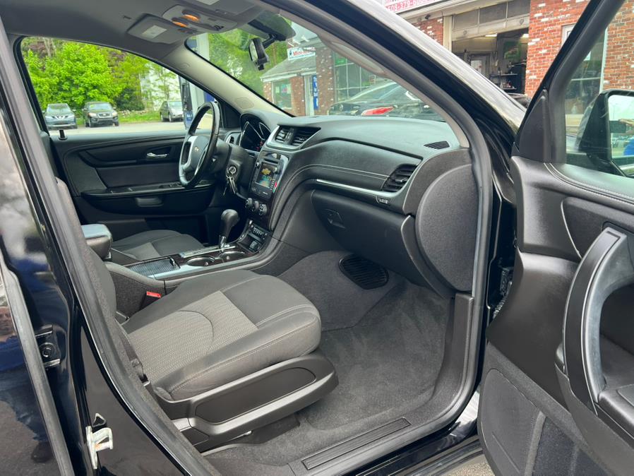 2016 Chevrolet Traverse AWD 4dr LT w/1LT, available for sale in Swansea, Massachusetts | Gas On The Run. Swansea, Massachusetts 2016 Chevrolet Traverse AWD 4dr LT w/1LT, available for sale in Swansea, Massachusetts | Gas On The Run. Swansea, Massachusetts