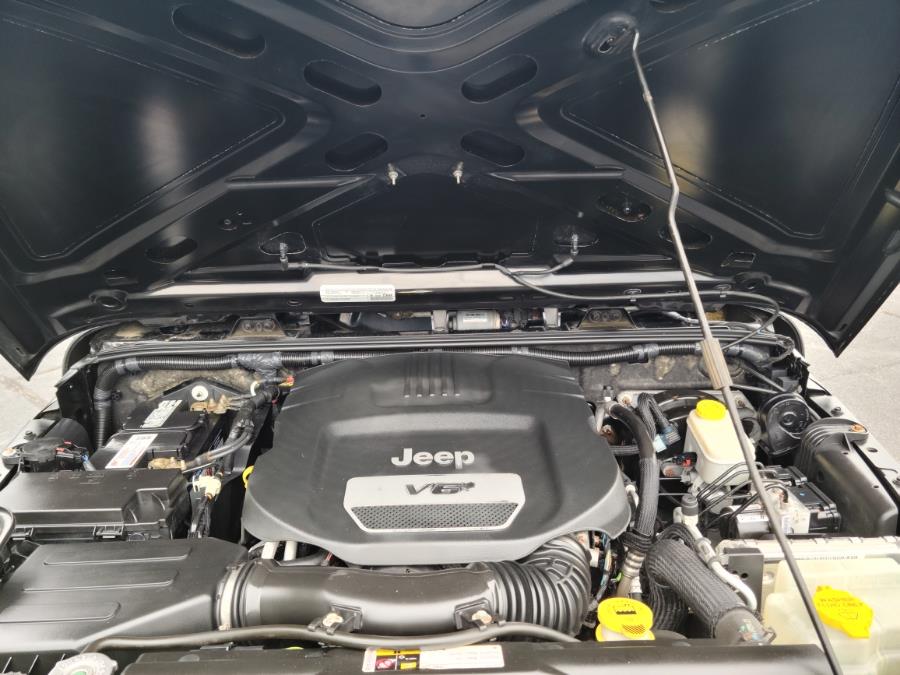 2015 Jeep Wrangler Unlimited 4WD 4dr Sport, available for sale in Milford, Connecticut | Chip's Auto Sales Inc. Milford, Connecticut 2015 Jeep Wrangler Unlimited 4WD 4dr Sport, available for sale in Milford, Connecticut | Chip's Auto Sales Inc. Milford, Connecticut