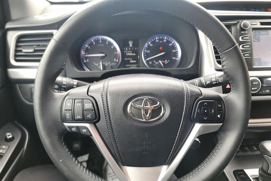 2015 Toyota Highlander AWD 4dr V6 XLE (Natl), available for sale in Lindenhurst, New York | Power Motor Group. Lindenhurst, New York 2015 Toyota Highlander AWD 4dr V6 XLE (Natl), available for sale in Lindenhurst, New York | Power Motor Group. Lindenhurst, New York
