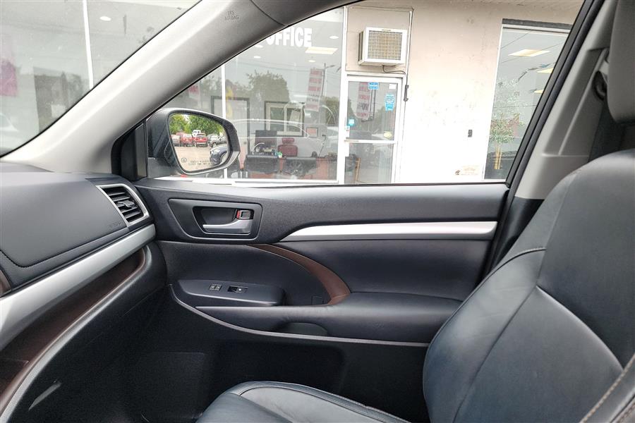 2015 Toyota Highlander AWD 4dr V6 XLE (Natl), available for sale in Lindenhurst, New York | Power Motor Group. Lindenhurst, New York 2015 Toyota Highlander AWD 4dr V6 XLE (Natl), available for sale in Lindenhurst, New York | Power Motor Group. Lindenhurst, New York