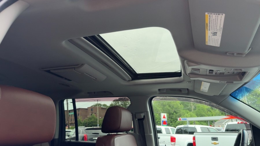 2019 Chevrolet Suburban 4WD 4dr 1500 Premier, available for sale in Waterbury, Connecticut | West End Automotive Center. Waterbury, Connecticut 2019 Chevrolet Suburban 4WD 4dr 1500 Premier, available for sale in Waterbury, Connecticut | West End Automotive Center. Waterbury, Connecticut