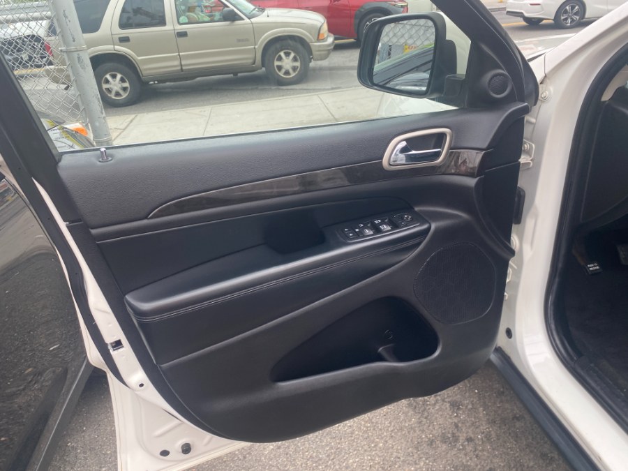 2012 Jeep Grand Cherokee 4WD 4dr Laredo Altitude, available for sale in Middle Village, New York | Middle Village Motors . Middle Village, New York 2012 Jeep Grand Cherokee 4WD 4dr Laredo Altitude, available for sale in Middle Village, New York | Middle Village Motors . Middle Village, New York