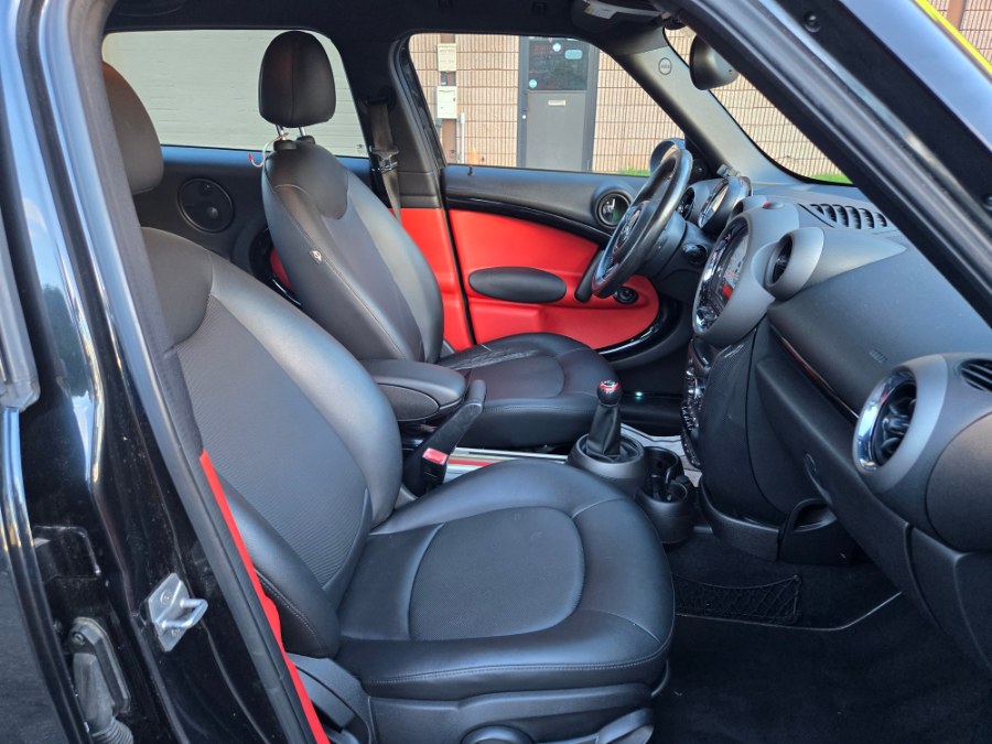 2012 MINI Cooper Countryman FWD 4dr, available for sale in Bristol, Connecticut | Dealmax Motors LLC. Bristol, Connecticut 2012 MINI Cooper Countryman FWD 4dr, available for sale in Bristol, Connecticut | Dealmax Motors LLC. Bristol, Connecticut