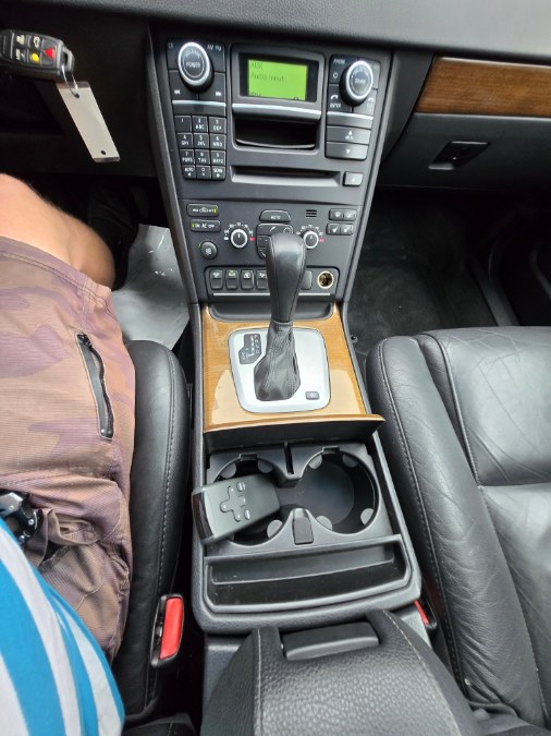 2011 Volvo XC90 AWD 4dr I6, available for sale in Bristol, Connecticut | Dealmax Motors LLC. Bristol, Connecticut 2011 Volvo XC90 AWD 4dr I6, available for sale in Bristol, Connecticut | Dealmax Motors LLC. Bristol, Connecticut