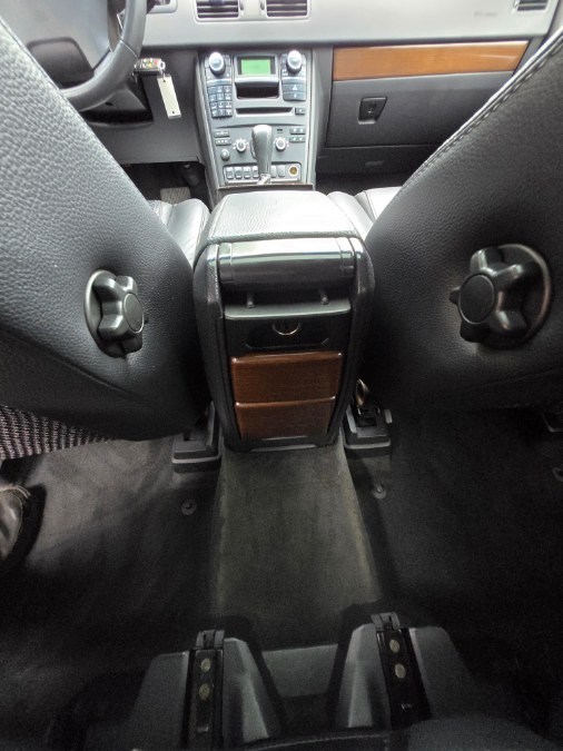 2011 Volvo XC90 AWD 4dr I6, available for sale in Bristol, Connecticut | Dealmax Motors LLC. Bristol, Connecticut 2011 Volvo XC90 AWD 4dr I6, available for sale in Bristol, Connecticut | Dealmax Motors LLC. Bristol, Connecticut