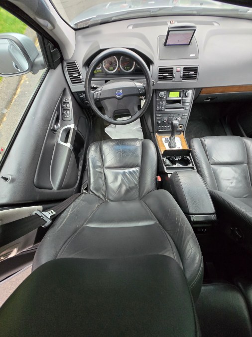 2011 Volvo XC90 AWD 4dr I6, available for sale in Bristol, Connecticut | Dealmax Motors LLC. Bristol, Connecticut 2011 Volvo XC90 AWD 4dr I6, available for sale in Bristol, Connecticut | Dealmax Motors LLC. Bristol, Connecticut
