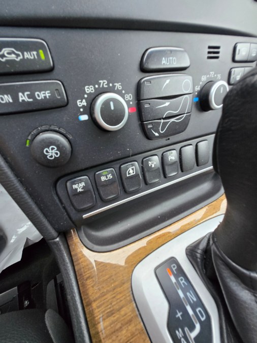 2011 Volvo XC90 AWD 4dr I6, available for sale in Bristol, Connecticut | Dealmax Motors LLC. Bristol, Connecticut 2011 Volvo XC90 AWD 4dr I6, available for sale in Bristol, Connecticut | Dealmax Motors LLC. Bristol, Connecticut