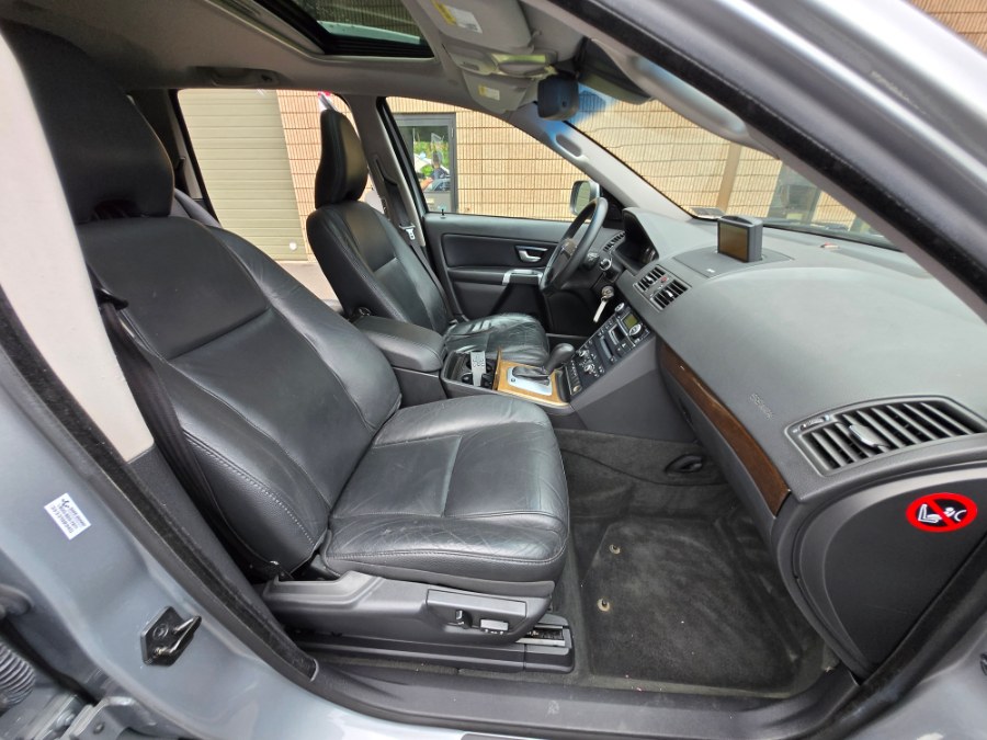 2011 Volvo XC90 AWD 4dr I6, available for sale in Bristol, Connecticut | Dealmax Motors LLC. Bristol, Connecticut 2011 Volvo XC90 AWD 4dr I6, available for sale in Bristol, Connecticut | Dealmax Motors LLC. Bristol, Connecticut