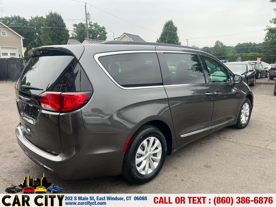 2017 Chrysler Pacifica Touring-L FWD, available for sale in East Windsor, Connecticut | Car City LLC. East Windsor, Connecticut 2017 Chrysler Pacifica Touring-L FWD, available for sale in East Windsor, Connecticut | Car City LLC. East Windsor, Connecticut