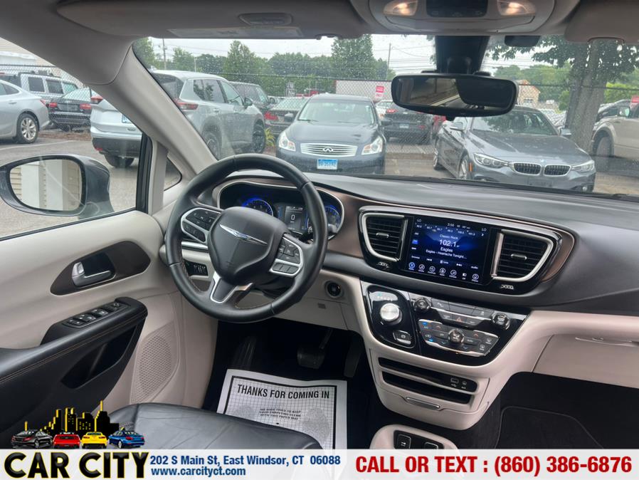 2017 Chrysler Pacifica Touring-L FWD, available for sale in East Windsor, Connecticut | Car City LLC. East Windsor, Connecticut 2017 Chrysler Pacifica Touring-L FWD, available for sale in East Windsor, Connecticut | Car City LLC. East Windsor, Connecticut