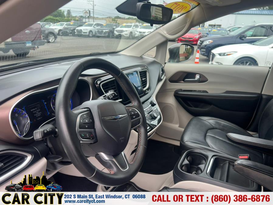 2017 Chrysler Pacifica Touring-L FWD, available for sale in East Windsor, Connecticut | Car City LLC. East Windsor, Connecticut 2017 Chrysler Pacifica Touring-L FWD, available for sale in East Windsor, Connecticut | Car City LLC. East Windsor, Connecticut