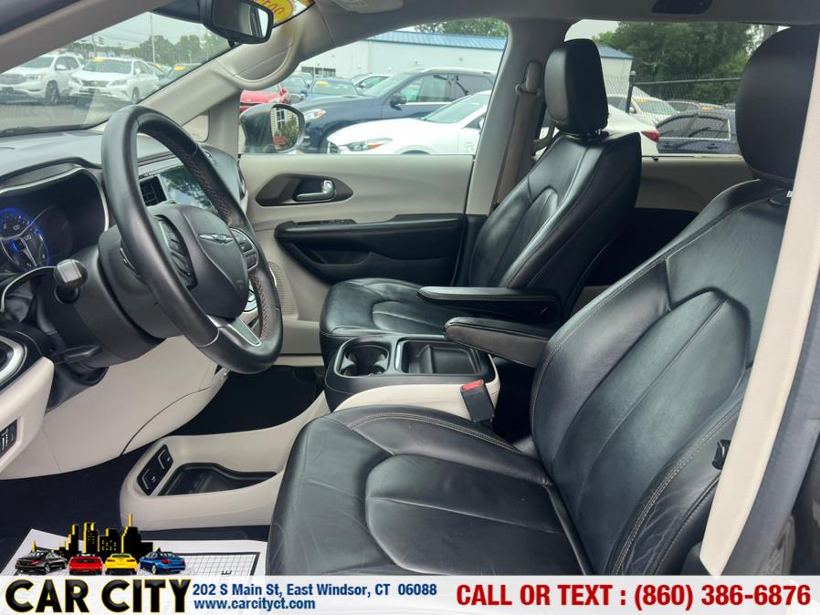 2017 Chrysler Pacifica Touring-L FWD, available for sale in East Windsor, Connecticut | Car City LLC. East Windsor, Connecticut 2017 Chrysler Pacifica Touring-L FWD, available for sale in East Windsor, Connecticut | Car City LLC. East Windsor, Connecticut