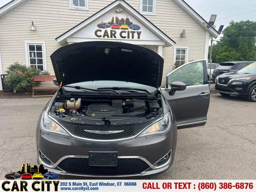 2017 Chrysler Pacifica Touring-L FWD, available for sale in East Windsor, Connecticut | Car City LLC. East Windsor, Connecticut 2017 Chrysler Pacifica Touring-L FWD, available for sale in East Windsor, Connecticut | Car City LLC. East Windsor, Connecticut