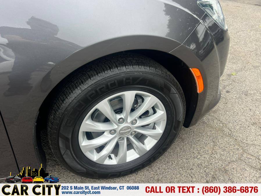 2017 Chrysler Pacifica Touring-L FWD, available for sale in East Windsor, Connecticut | Car City LLC. East Windsor, Connecticut 2017 Chrysler Pacifica Touring-L FWD, available for sale in East Windsor, Connecticut | Car City LLC. East Windsor, Connecticut