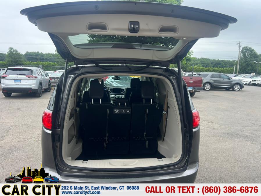 2017 Chrysler Pacifica Touring-L FWD, available for sale in East Windsor, Connecticut | Car City LLC. East Windsor, Connecticut 2017 Chrysler Pacifica Touring-L FWD, available for sale in East Windsor, Connecticut | Car City LLC. East Windsor, Connecticut