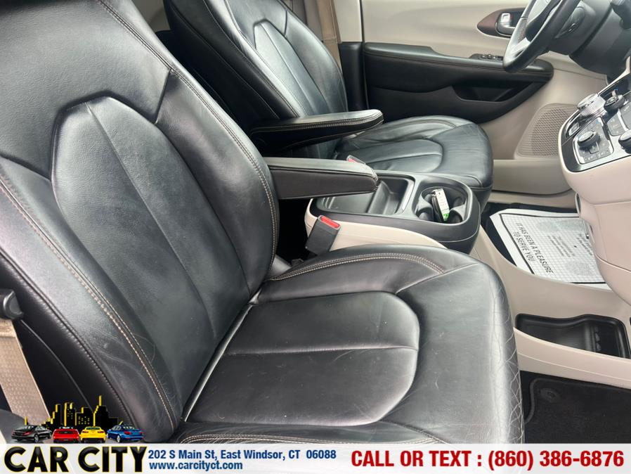 2017 Chrysler Pacifica Touring-L FWD, available for sale in East Windsor, Connecticut | Car City LLC. East Windsor, Connecticut 2017 Chrysler Pacifica Touring-L FWD, available for sale in East Windsor, Connecticut | Car City LLC. East Windsor, Connecticut