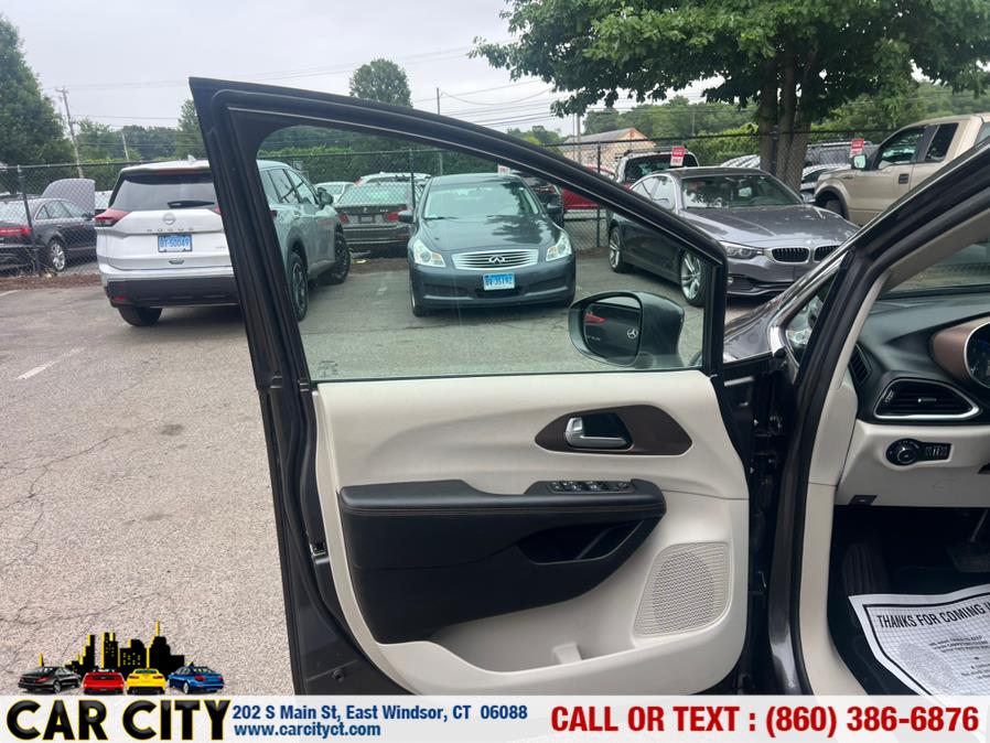 2017 Chrysler Pacifica Touring-L FWD, available for sale in East Windsor, Connecticut | Car City LLC. East Windsor, Connecticut 2017 Chrysler Pacifica Touring-L FWD, available for sale in East Windsor, Connecticut | Car City LLC. East Windsor, Connecticut