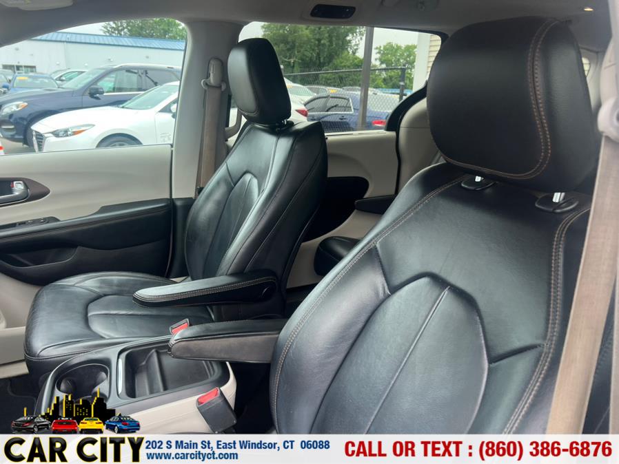 2017 Chrysler Pacifica Touring-L FWD, available for sale in East Windsor, Connecticut | Car City LLC. East Windsor, Connecticut 2017 Chrysler Pacifica Touring-L FWD, available for sale in East Windsor, Connecticut | Car City LLC. East Windsor, Connecticut