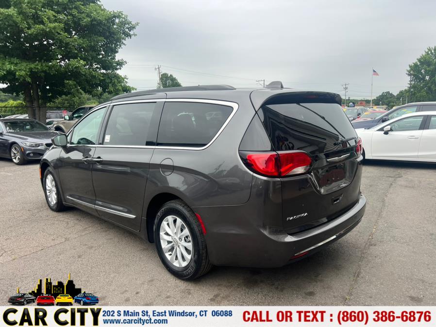 2017 Chrysler Pacifica Touring-L FWD, available for sale in East Windsor, Connecticut | Car City LLC. East Windsor, Connecticut 2017 Chrysler Pacifica Touring-L FWD, available for sale in East Windsor, Connecticut | Car City LLC. East Windsor, Connecticut