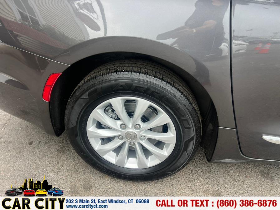 2017 Chrysler Pacifica Touring-L FWD, available for sale in East Windsor, Connecticut | Car City LLC. East Windsor, Connecticut 2017 Chrysler Pacifica Touring-L FWD, available for sale in East Windsor, Connecticut | Car City LLC. East Windsor, Connecticut