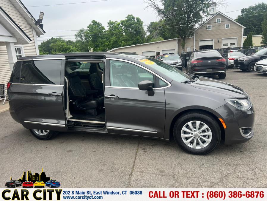 2017 Chrysler Pacifica Touring-L FWD, available for sale in East Windsor, Connecticut | Car City LLC. East Windsor, Connecticut 2017 Chrysler Pacifica Touring-L FWD, available for sale in East Windsor, Connecticut | Car City LLC. East Windsor, Connecticut