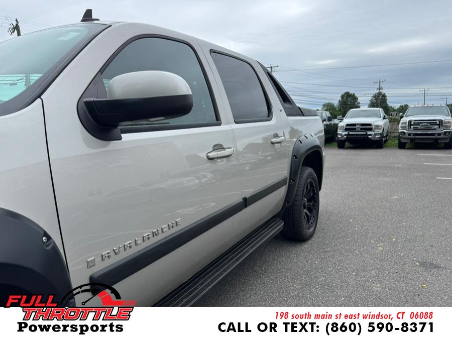 2008 Chevrolet Avalanche 4WD Crew Cab 130" LS, available for sale in East Windsor, Connecticut | Full Throttle Power Sports LLC. East Windsor, Connecticut 2008 Chevrolet Avalanche 4WD Crew Cab 130" LS, available for sale in East Windsor, Connecticut | Full Throttle Power Sports LLC. East Windsor, Connecticut