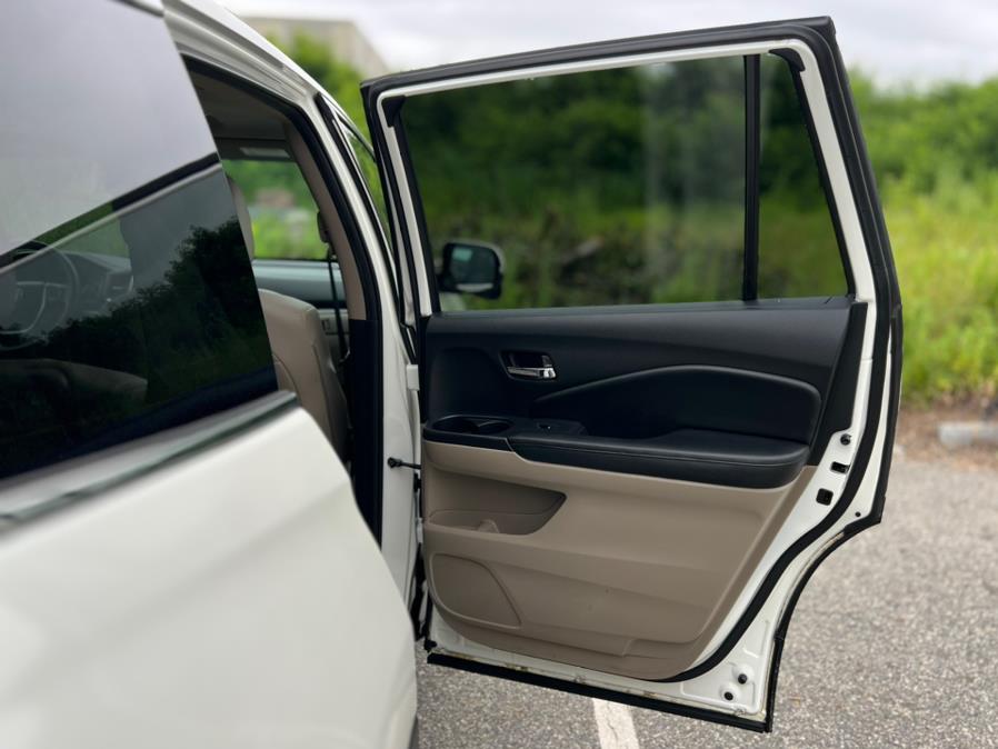 2017 Honda Pilot EX-L w/Honda Sensing AWD, available for sale in Paterson, New Jersey | Speedway Motors LLC. Paterson, New Jersey 2017 Honda Pilot EX-L w/Honda Sensing AWD, available for sale in Paterson, New Jersey | Speedway Motors LLC. Paterson, New Jersey